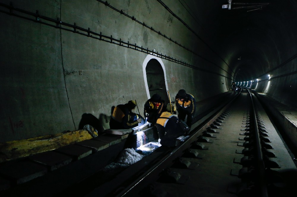 清丰铁路运营隧道病害现状